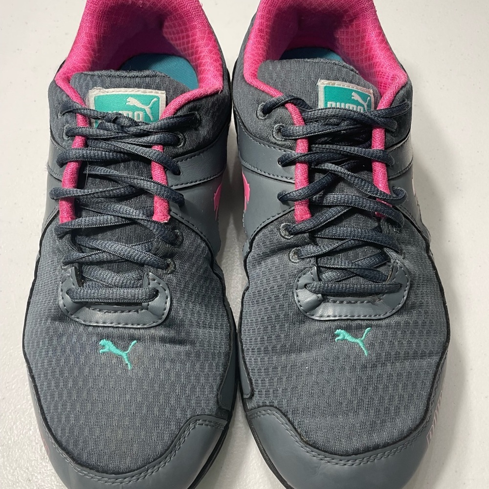 Puma Women's Gray and Pink Sneakers  Size 10 SB-50